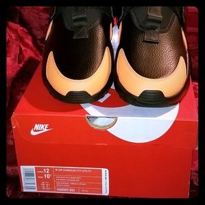 "New" Nike Utility Haurache